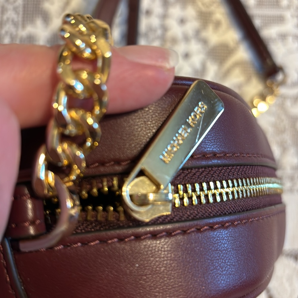 MICHAEL KORS ROSE Small Quilted Oval Camera X-body In MERLOT Vegan Faux Leather - Picture 5 of 12